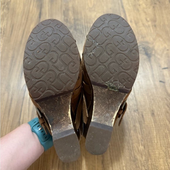 Ugg size 7 leather boho clogs with buckle - Picture 9 of 10